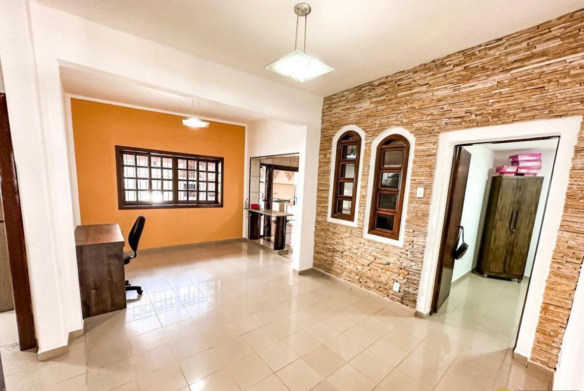 EXCELENTE CASA EM ITAÚNA - PRONTA PARA MORAR